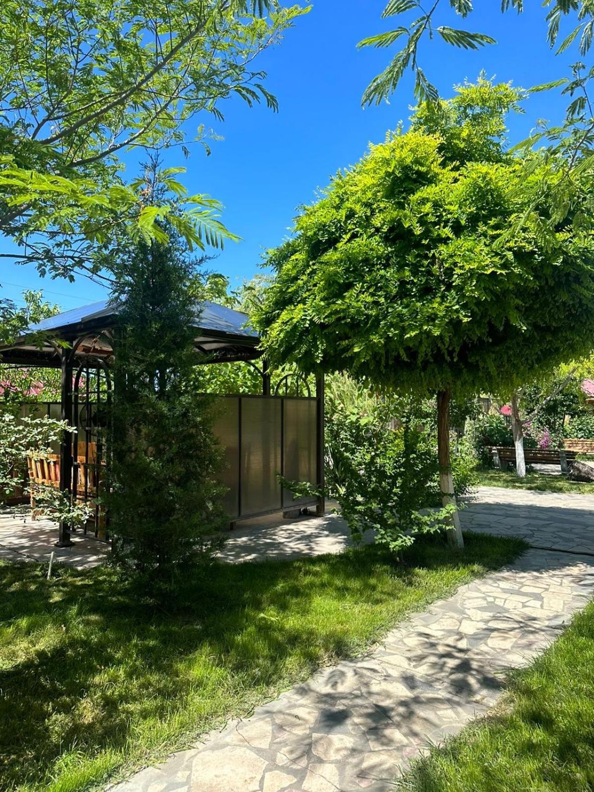 Ralina Restaurant And Hotel Davalinskiy Tsemzavod エクステリア 写真