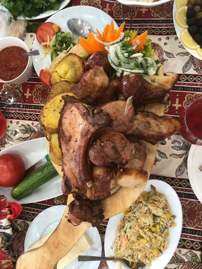 Ralina Restaurant And Hotel Davalinskiy Tsemzavod エクステリア 写真